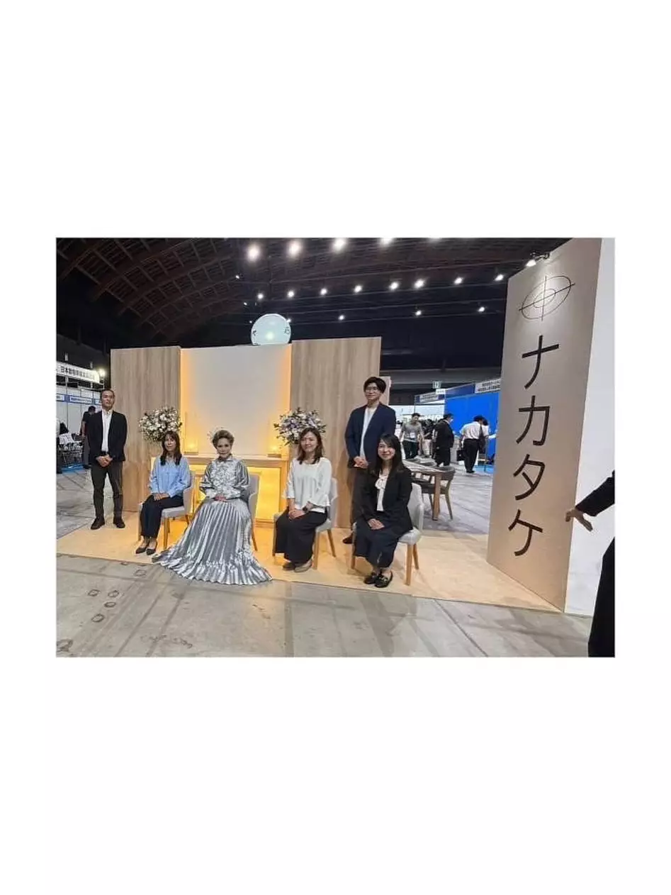 Dewi Soekarno hadiri pameran seni © Instagram