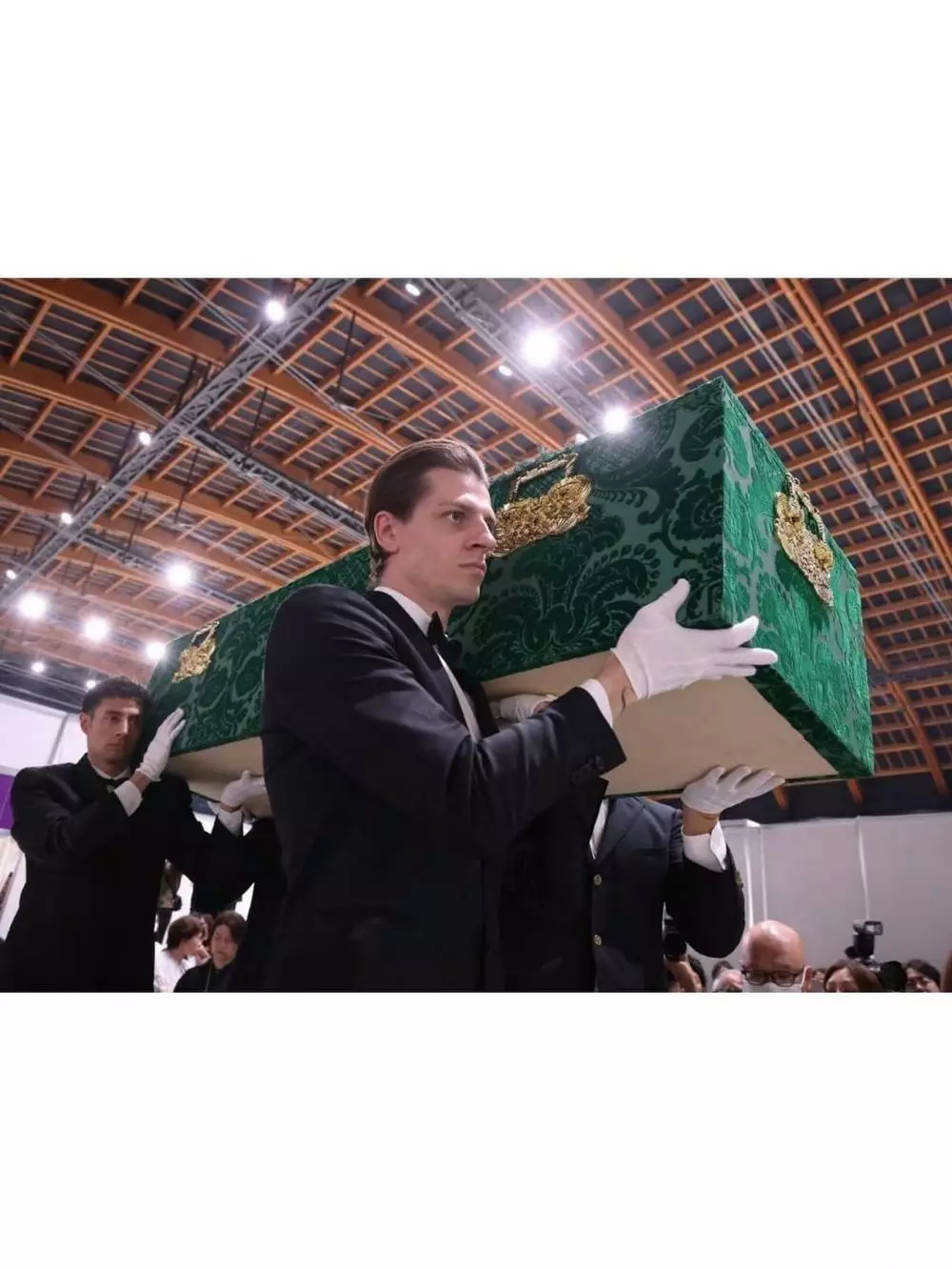 Dewi Soekarno hadiri pameran seni © Instagram