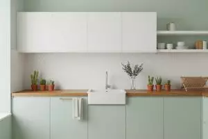 5 Ide desain dapur warna-warni yang bikin masak makin semangat, nggak cuma cantik estetik