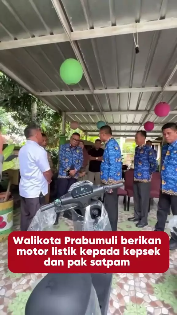 Walikota Prabumulih berikan motor listrik © 2025 brilio.net Walikota Prabumulih berikan motor listrik © 2025 brilio.net