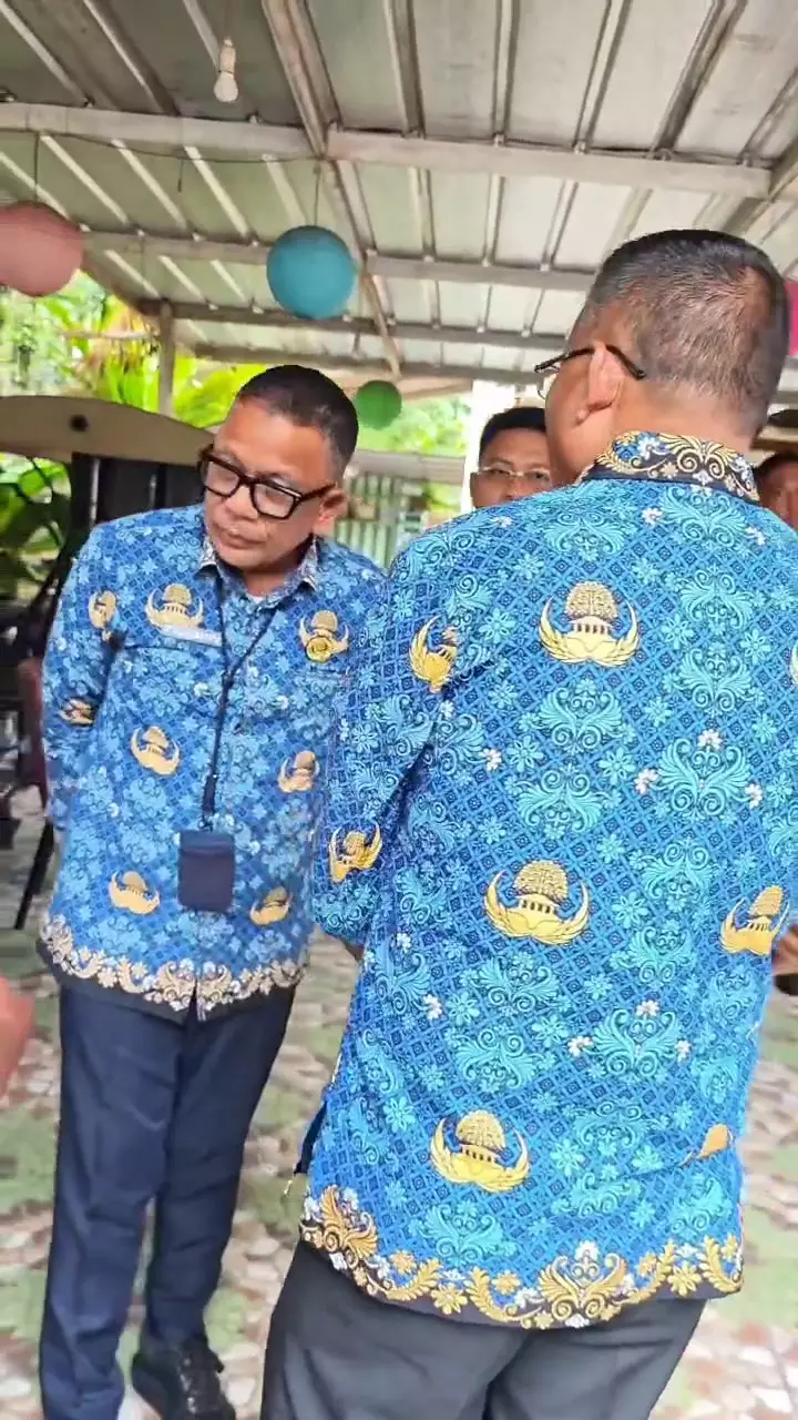 Walikota Prabumulih berikan motor listrik © 2025 brilio.net Walikota Prabumulih berikan motor listrik © 2025 brilio.net
