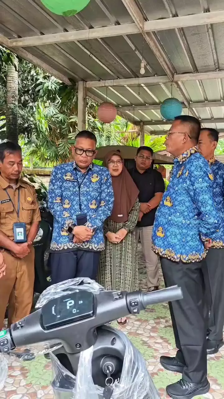 Walikota Prabumulih berikan motor listrik © 2025 brilio.net Walikota Prabumulih berikan motor listrik © 2025 brilio.net