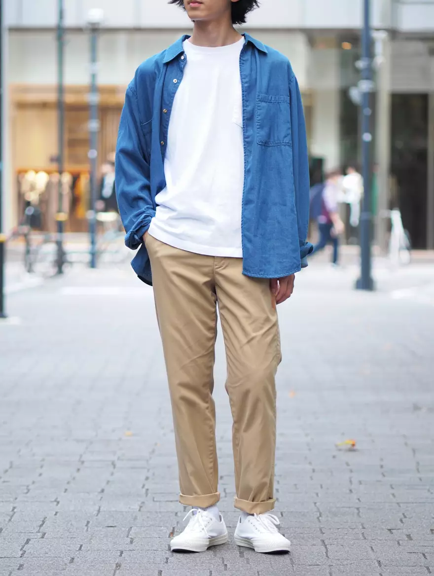 Outfit hack simpel anak kuliah cowok 2025 © 2025 brilio.net