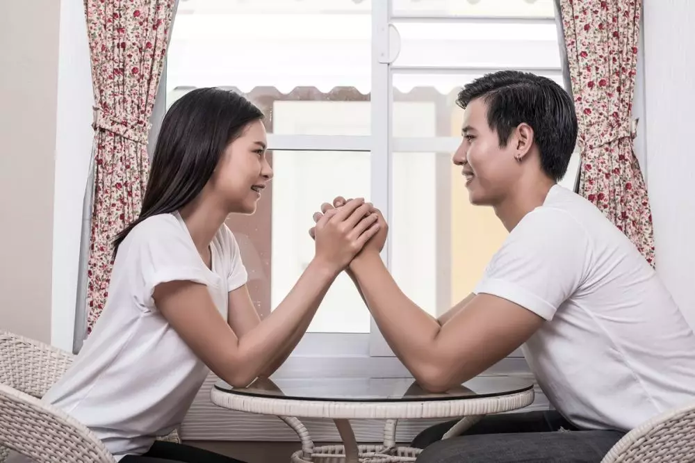 100 Kata-kata gombalan maut untuk gebetan intovert, manis dan berkesan indah © 2025 brilio.net