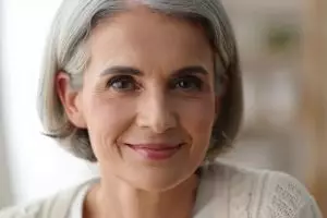 7 Bedak blur effect harga di bawah Rp150 ribu ampuh tutupi garis halus, kulit kendur jadi kian kencang