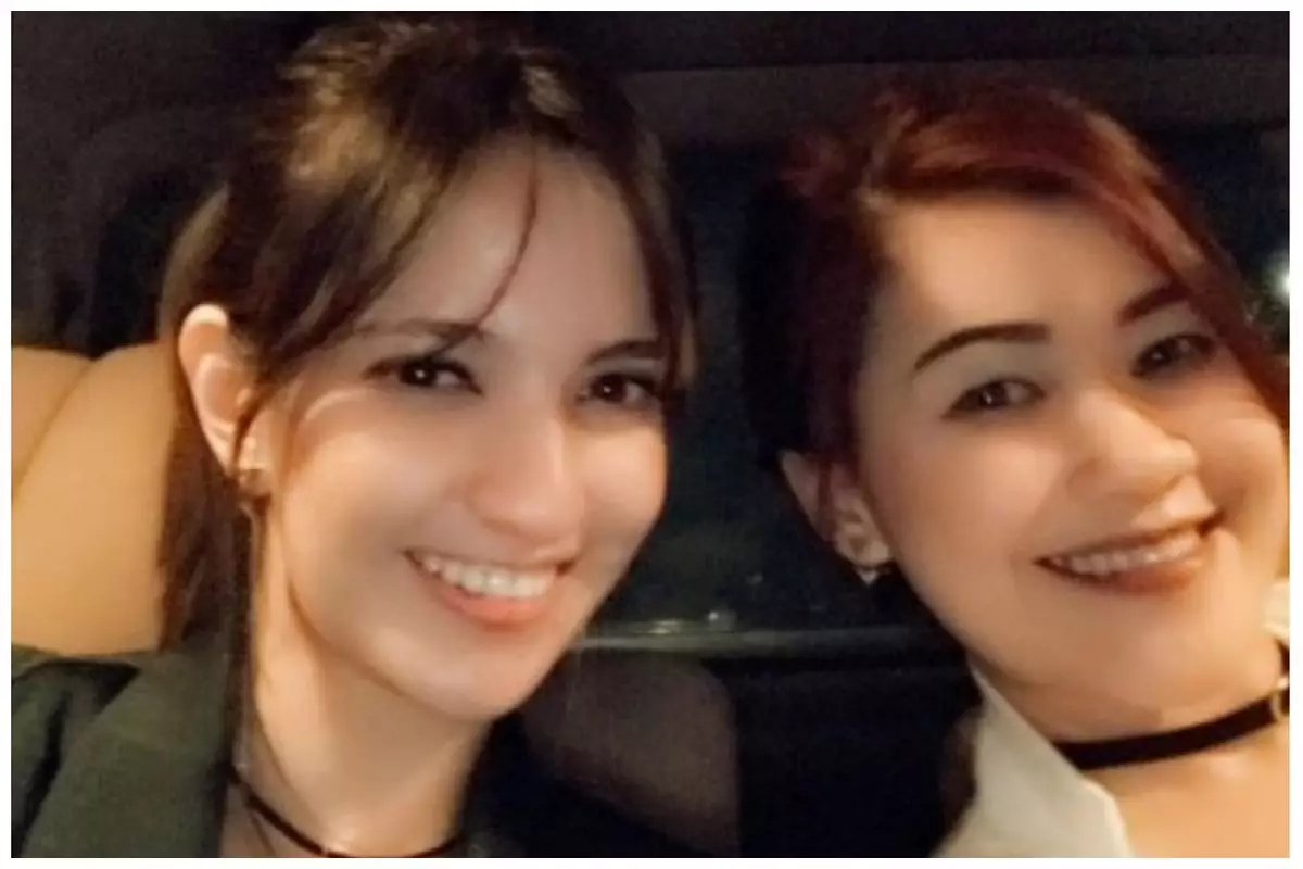 Kompak meski beda ayah, begini 8 potret kebersamaan Nia Ramadhani dan kakak perempuannya