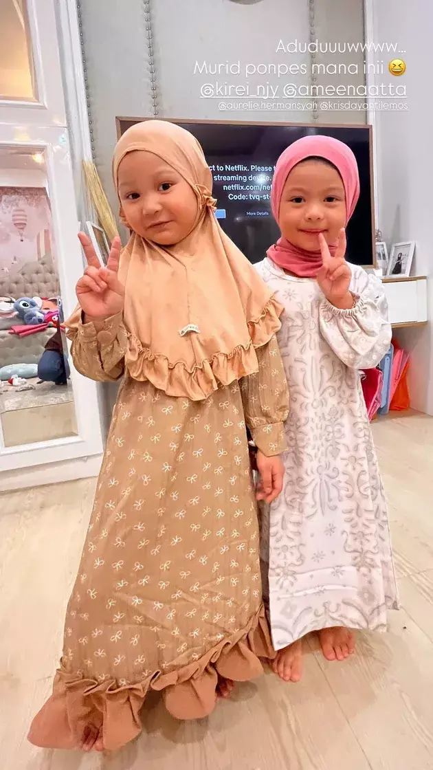 Akur dan kompak meski beda ayah, intip potret kedekatan 9 seleb bareng saudara sambung © 2025 brilio.net Akur dan kompak meski beda ayah, intip potret kedekatan 9 seleb bareng saudara sambung © 2025 brilio.net
