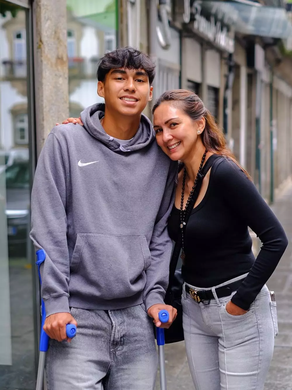 Beda gaya outfit 8 presenter saat momong anak © 2025 berbagai sumber