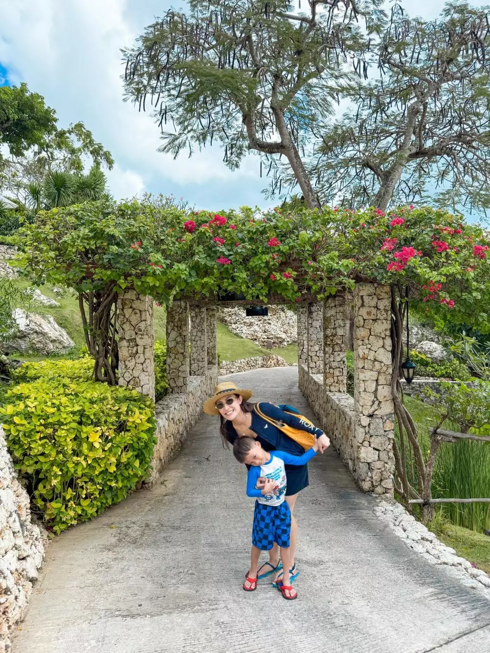 Beda gaya outfit 8 presenter saat momong anak © 2025 berbagai sumber