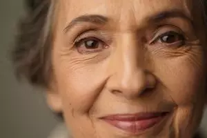 7 Cushion ringan dengan efek blur, ampuh tutupi garis halus dan kulit kendur di bawah Rp150 ribu