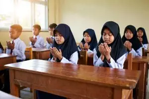 Doa sebelum belajar di sekolah, lengkap dengan keutamaan dan manfaatnya