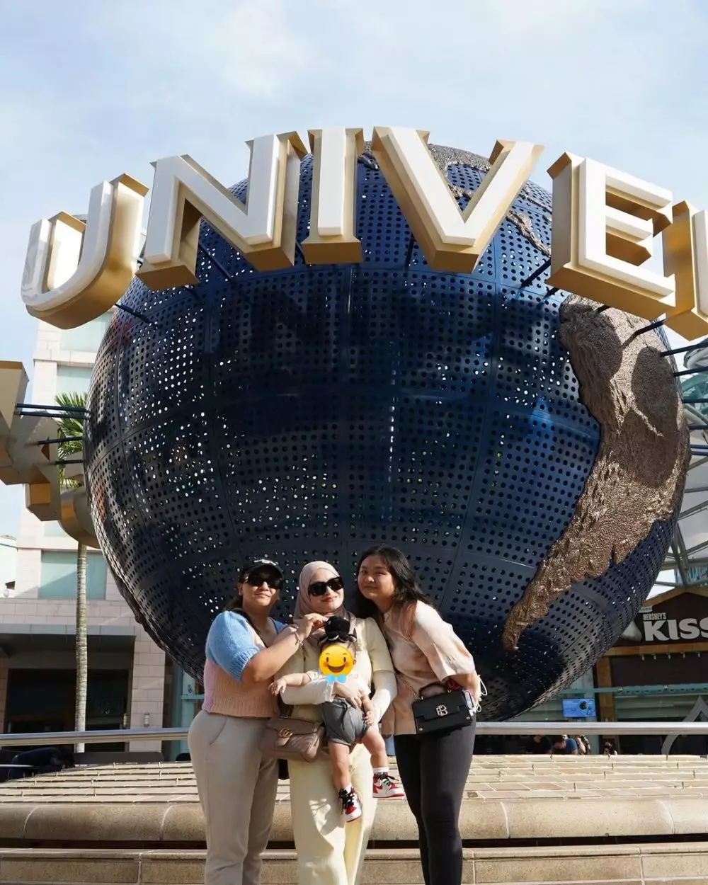 Potret Nathalie Holscher dan kedua adik © berbagai sumber Potret Nathalie Holscher dan kedua adik © berbagai sumber