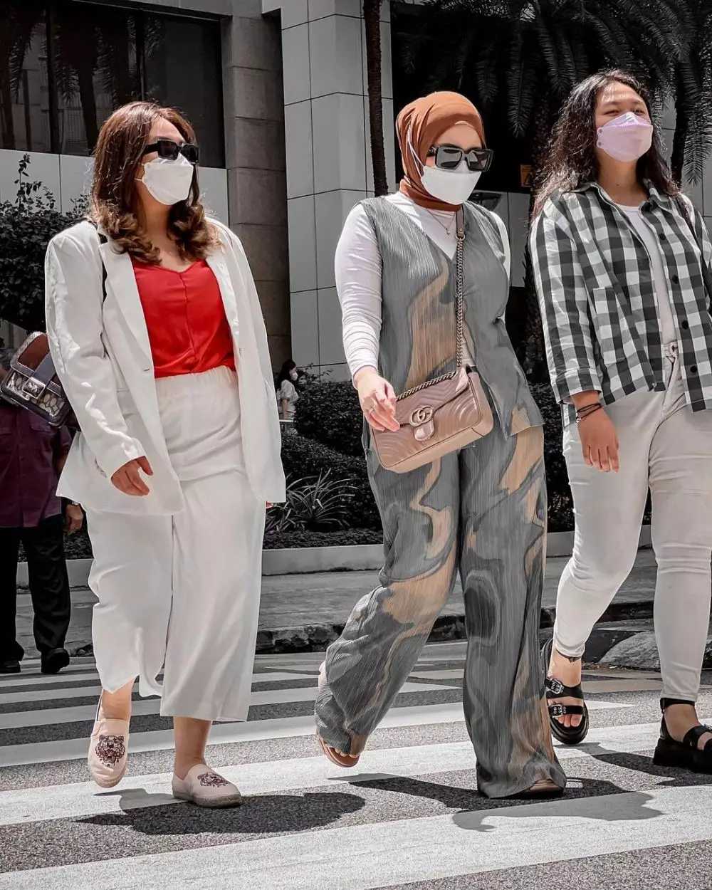 Potret Nathalie Holscher dan kedua adik © berbagai sumber Potret Nathalie Holscher dan kedua adik © berbagai sumber