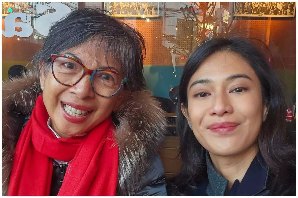 10 Potret harmonis Dian Sastro dan ibunda, kompak meski tumbuh di keluarga beda agama