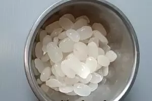 Sering dapat kolang-kaling asam dan berlendir? Cuci dengan 1 bahan dapur ini biar lebih bersih kesat