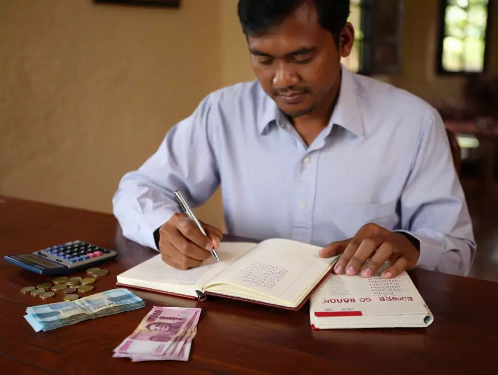 Trik simpel menabung Rp10 juta dalam 6 bulan © 2025 brilio.net Trik simpel menabung Rp10 juta dalam 6 bulan © 2025 brilio.net