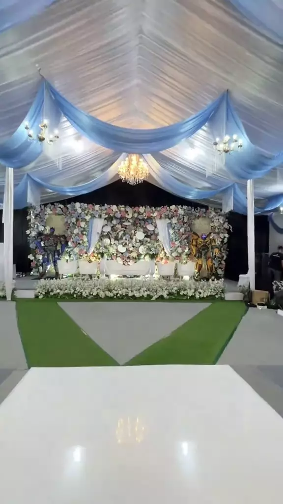 Acara khitanana pak lurah dekorasi mewah dan megah © 2025 TikTok