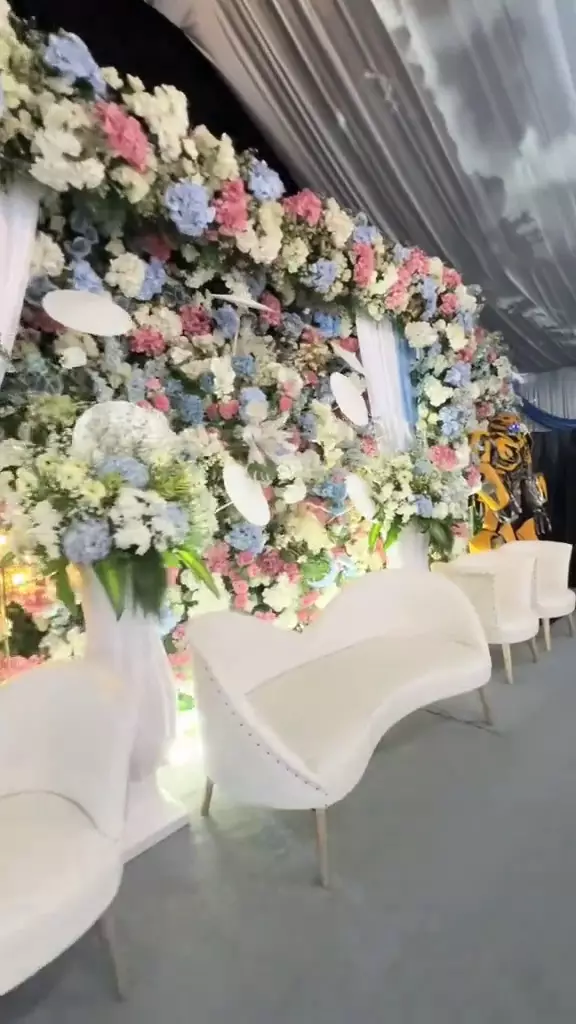 Acara khitanana pak lurah dekorasi mewah dan megah © 2025 TikTok