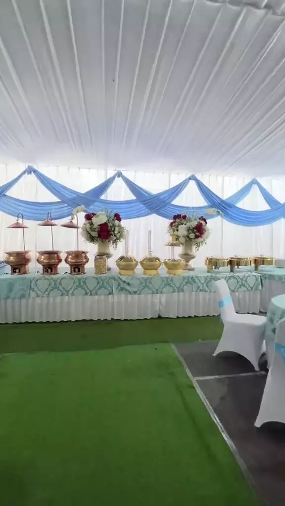 Acara khitanana pak lurah dekorasi mewah dan megah © 2025 TikTok