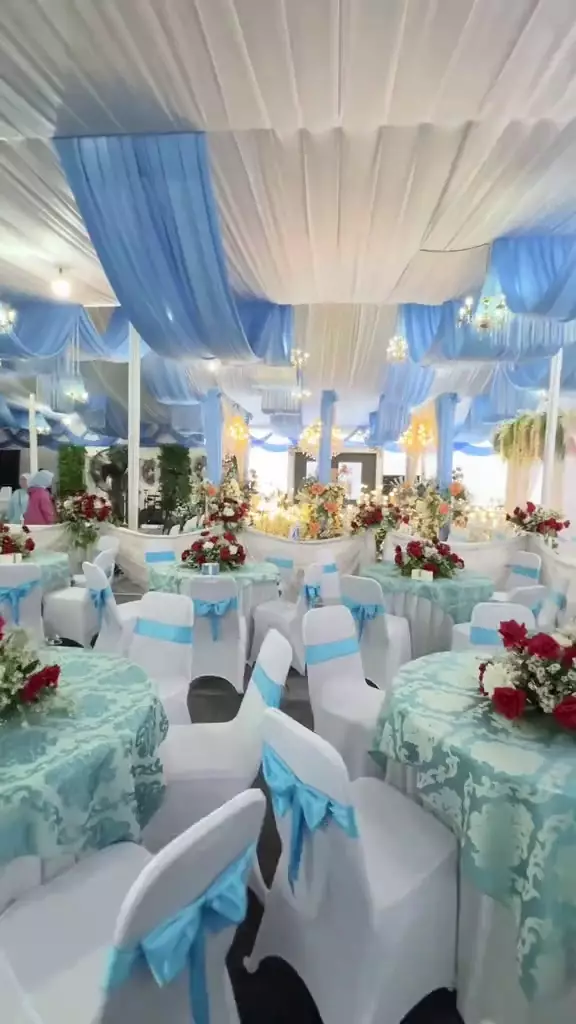 Acara khitanana pak lurah dekorasi mewah dan megah © 2025 TikTok