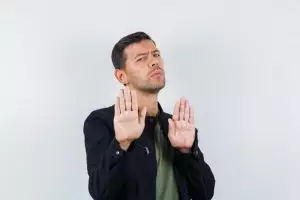 Apa itu denial? Kenali arti, ciri, dan contohnya dalam kehidupan sehari-hari