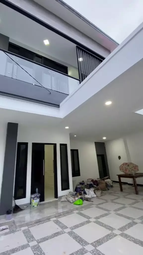 3 tahun ngonten rumah kayu jadi hunian gedong © 2025 TikTok