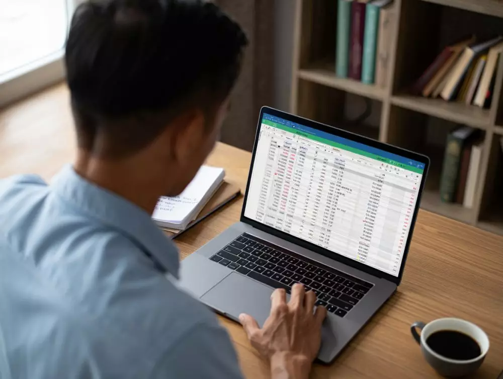 Contoh laporan keuangan rumah tangga Excel dan manual © 2025 brilio.net
