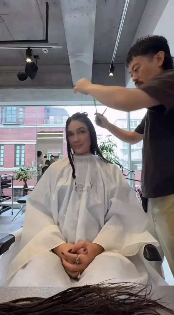 Luna Maya potong rambut pendek © Instagram