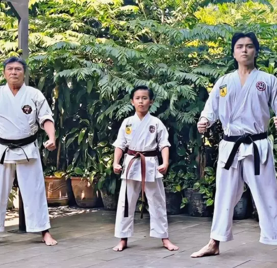 momen akrab anak Betharia Sonata bareng adik sambungnya © berbagai sumber