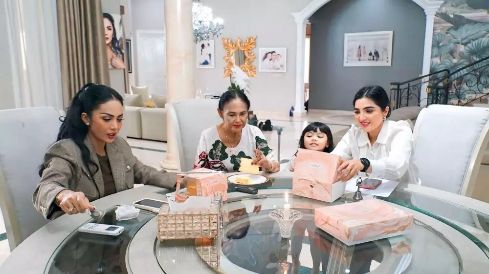 Ashanty wawancarai Krisdayanti untuk disertasi © Instagram Ashanty wawancarai Krisdayanti untuk disertasi © Instagram