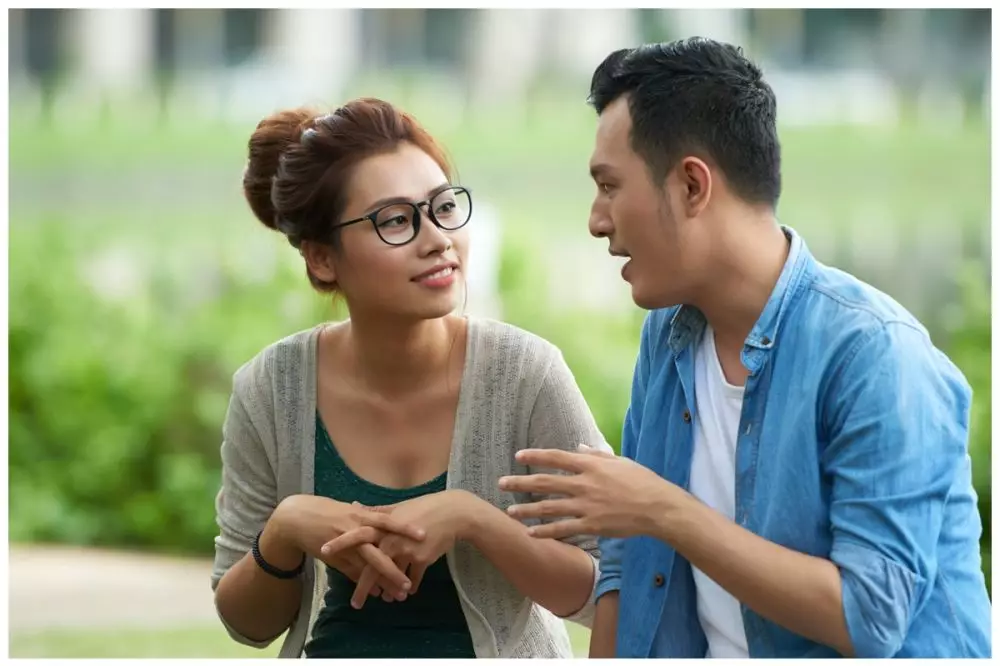 100 Kata-kata gombalan maut kamu itu seperti, romantis bikin baper dan tersenyum © 2025 brilio.net