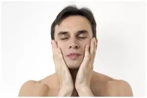 10 Serum untuk cowok berwajah kering harga di bawah Rp 150 ribu