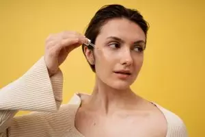 10 Serum mengandung niacimade untuk mengecilkan pori-pori harga di bawah Rp 150 ribu