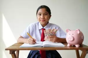 5 Trik mengatur keuangan ala pelajar 2025, cerdas dan efektif