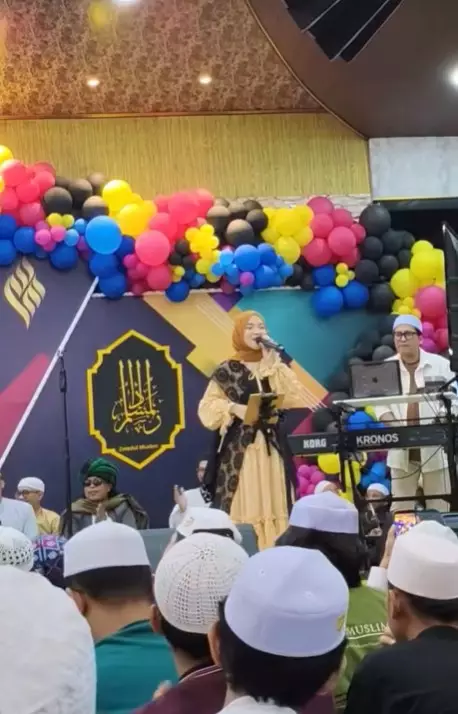 penampilan terbaru Nissa Sabyan manggung © berbagai sumber penampilan terbaru Nissa Sabyan manggung © berbagai sumber