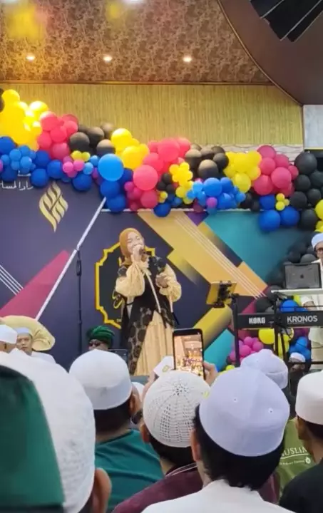 penampilan terbaru Nissa Sabyan manggung © berbagai sumber penampilan terbaru Nissa Sabyan manggung © berbagai sumber