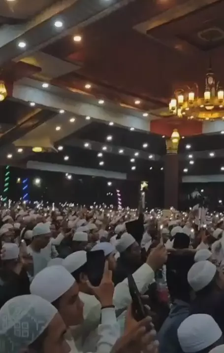 penampilan terbaru Nissa Sabyan manggung © berbagai sumber penampilan terbaru Nissa Sabyan manggung © berbagai sumber