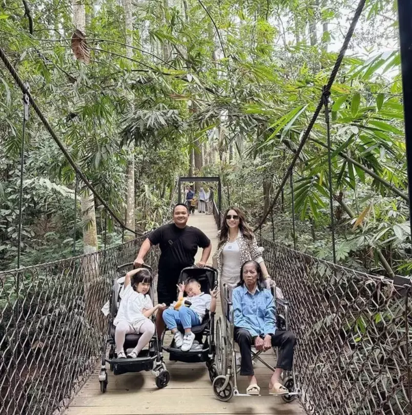 kenangan Momo Geisha dengan Ibunda © Instagram
