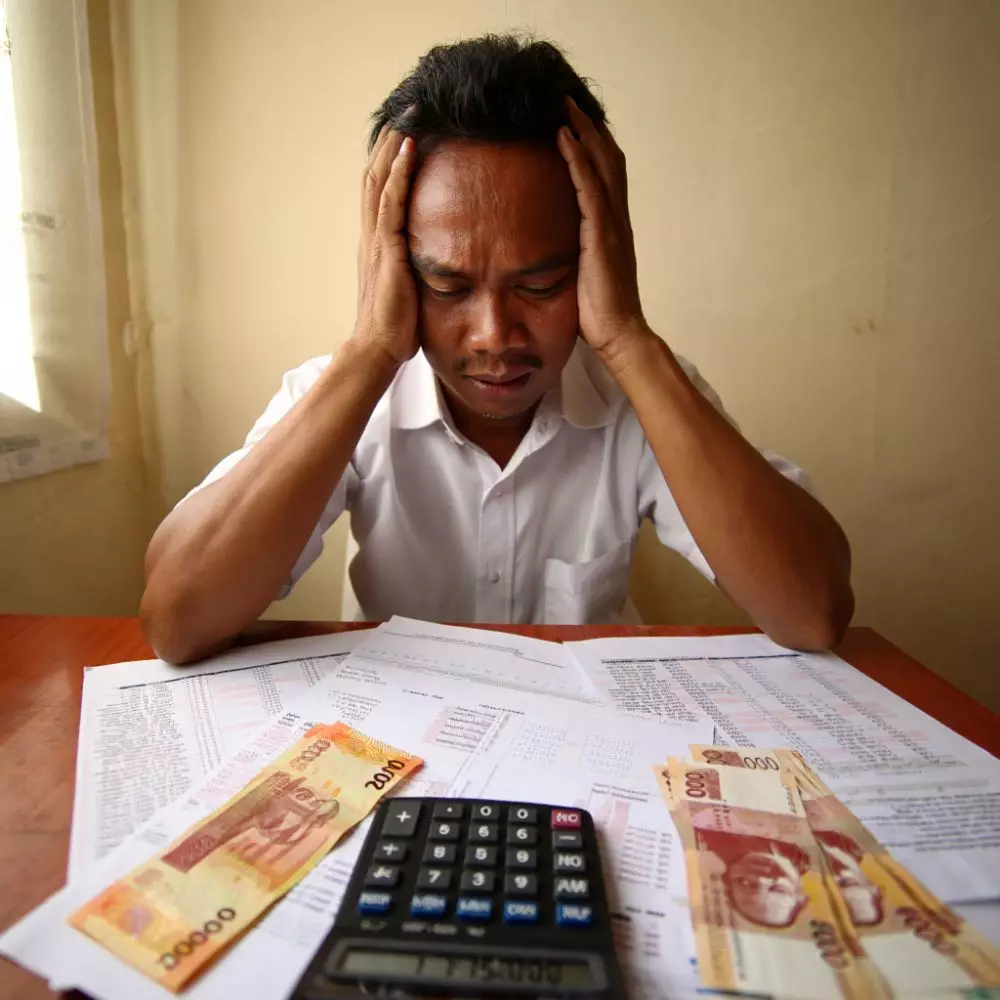 Tips mengatur keuangan rumah tangga dengan gaji 2 juta © 2025 brilio.net Tips mengatur keuangan rumah tangga dengan gaji 2 juta © 2025 brilio.net