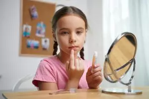 8 Lip balm buat anak usia 10 tahun, bibir makin lembap dan sehat harga di bawah RP 100 ribu