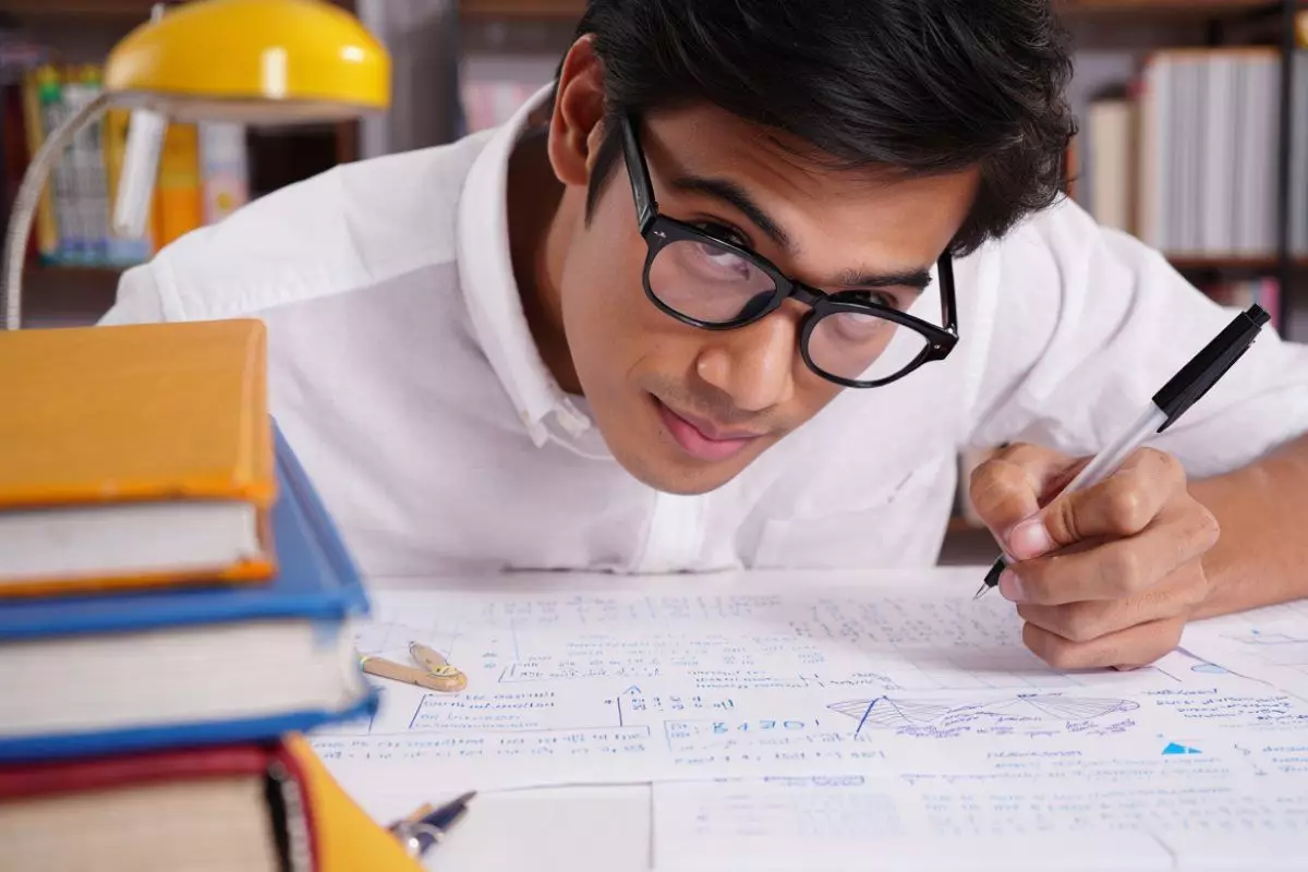 Cara menghitung jarak sebenarnya dengan rumus paling efektif, lengkap dengan contoh soalnya