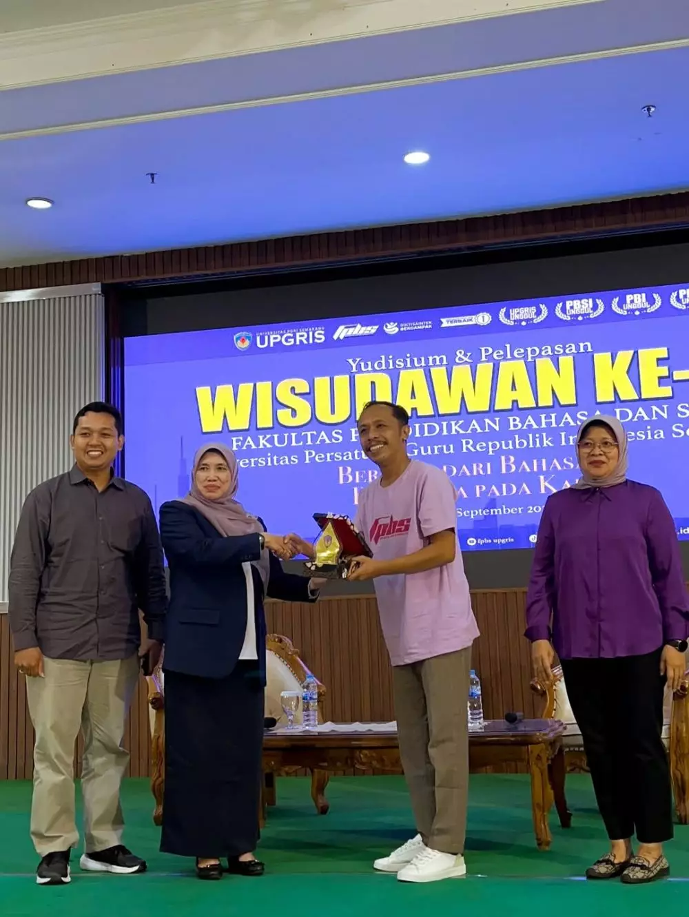 Furry Setya ikuti yudisium wisuda sarjana © 2025 Instagram