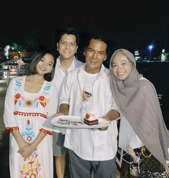 Penyanyi rock 90-an ternyata ayah artis  © berbagai sumber Penyanyi rock 90-an ternyata ayah artis  © berbagai sumber