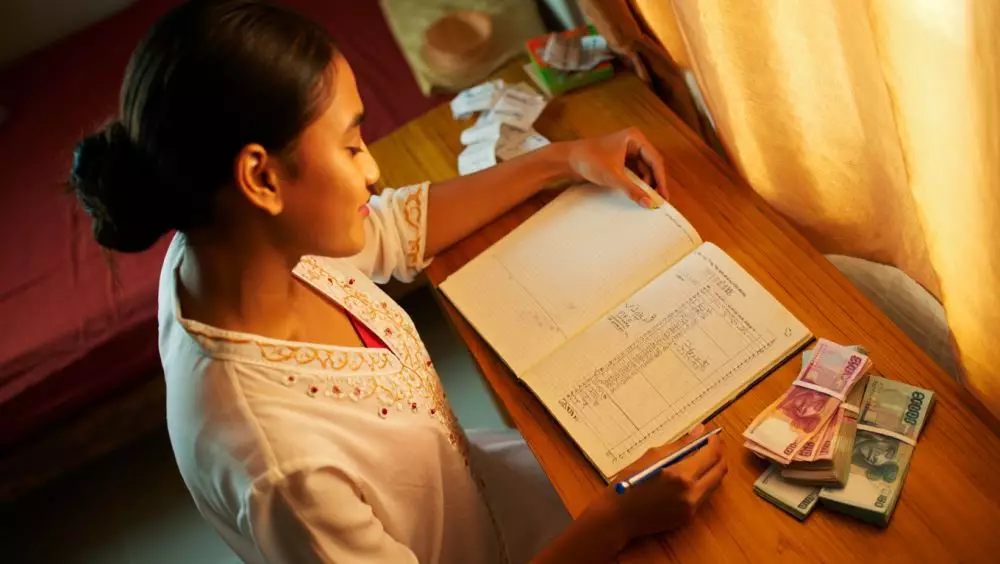 Contoh laporan belanja harian terbaru 2025 © 2025 brilio.net