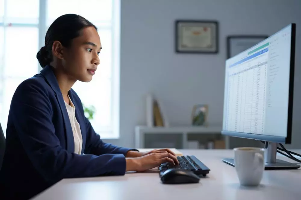 Cara menghitung rata-rata di Excel dengan rumus AVERAGE © 2025 brilio.net