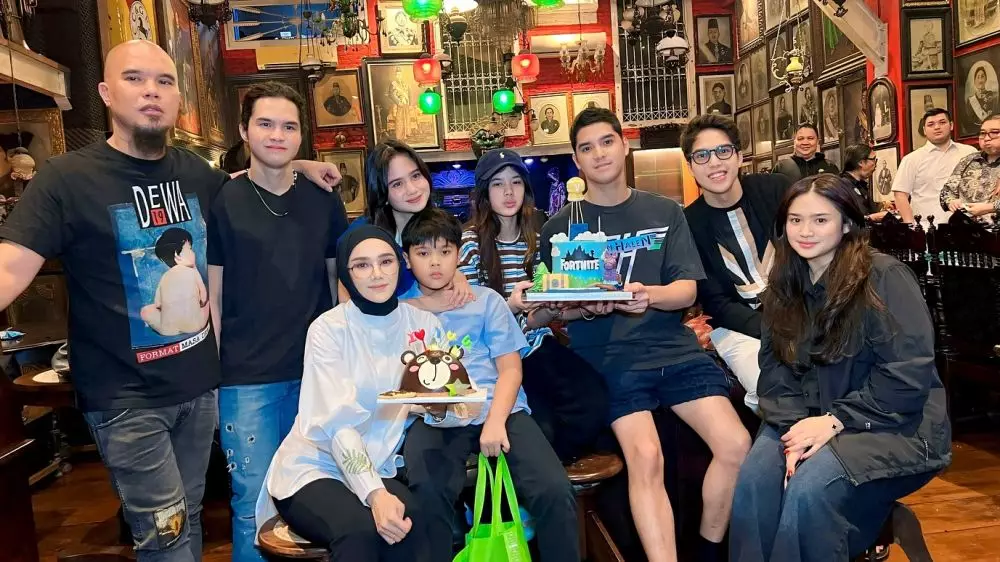 potret kebersamaan vokalis band & keluarga © 2025 berbagai sumber potret kebersamaan vokalis band & keluarga © 2025 berbagai sumber