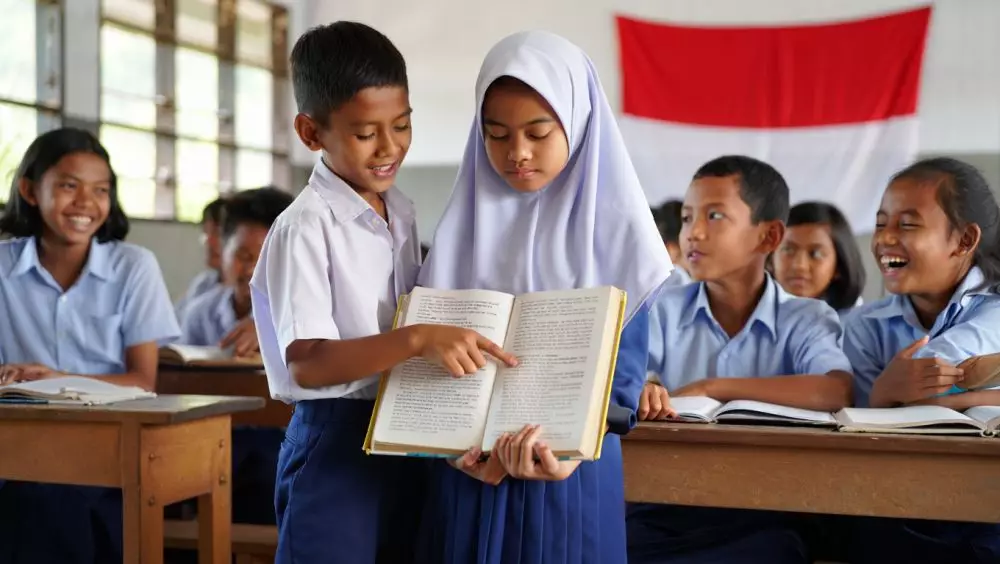 Pantun anak sekolah bersajak A A A A © 2025 brilio.net Pantun anak sekolah bersajak A A A A © 2025 brilio.net