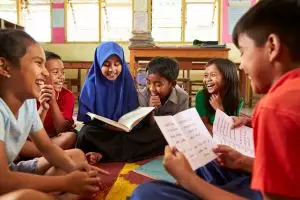 50 Pantun anak sekolah bersajak A A A A, lucu, kreatif, dan penuh makna