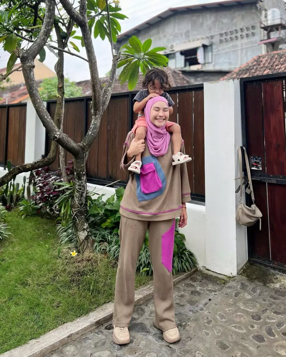 sabrina lorong waktu asuh anak berbagai sumber