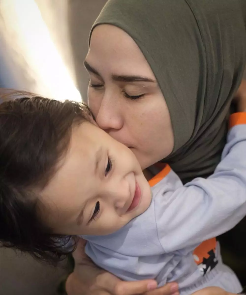 sabrina lorong waktu asuh anak berbagai sumber